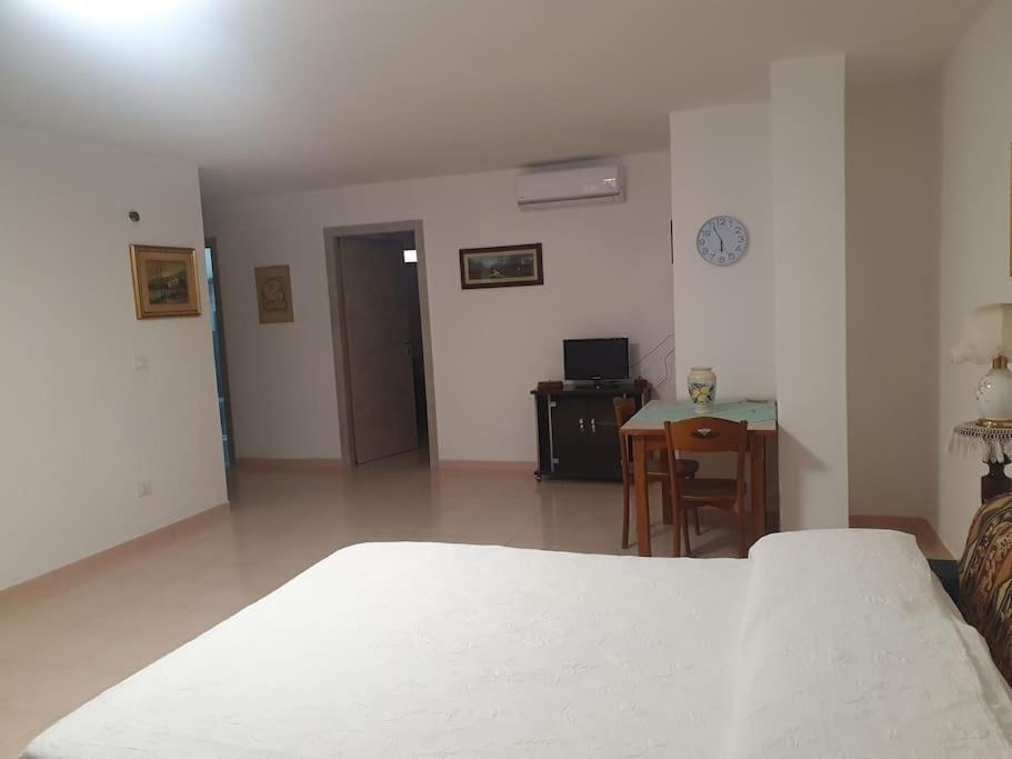 Casa Vacanza Nonna Lina โรโซลีนี ภายนอก รูปภาพ