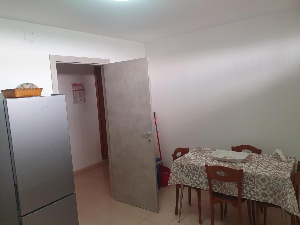 Casa Vacanza Nonna Lina โรโซลีนี ภายนอก รูปภาพ